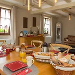 Les Chez Christine Bed & Breakfast 3*
