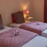 Les Chez Christine Bed & Breakfast