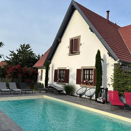 Les Chez Christine Bed and Breakfast 4*