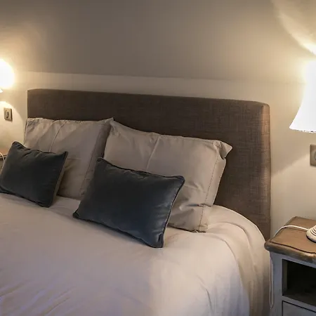 Les Chez Christine Bed & Breakfast