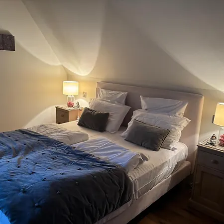 Les Chez Christine Bed & Breakfast 3*