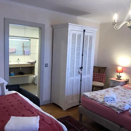 Les Chez Christine Bed & Breakfast