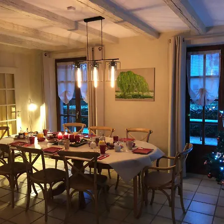 Les Chez Christine 3* 오트로